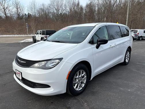 2024 Chrysler Voyager LX