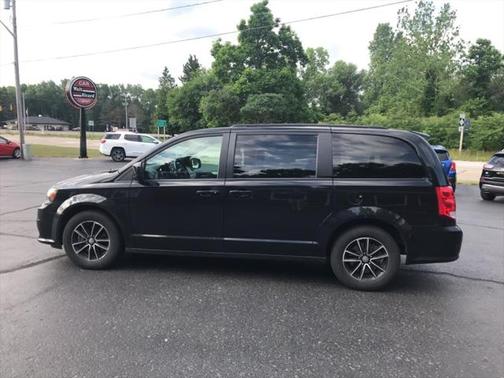 Black Onyx Crystal Pearlcoat 2018 Dodge Grand Caravan GT