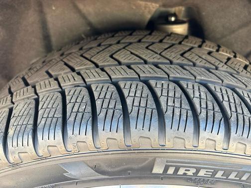 2024 Volvo XC90 B6 Plus Bright Theme 6-Seater