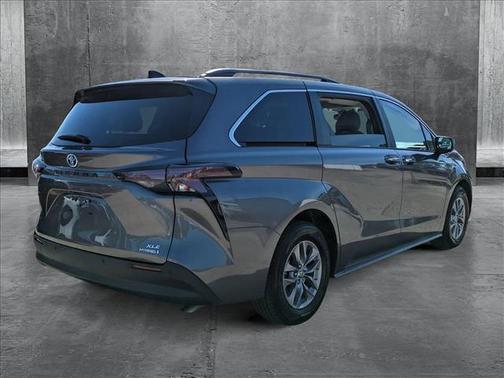 2023 Toyota Sienna XLE 8 Passenger