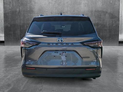 2023 Toyota Sienna XLE 8 Passenger