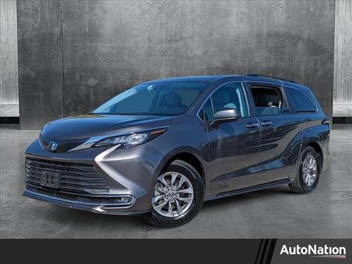 2023 Toyota Sienna XLE 8 Passenger