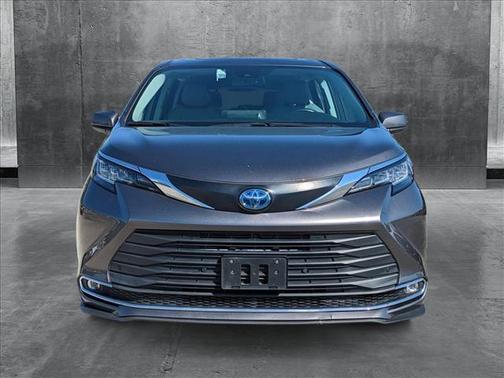 2023 Toyota Sienna XLE 8 Passenger