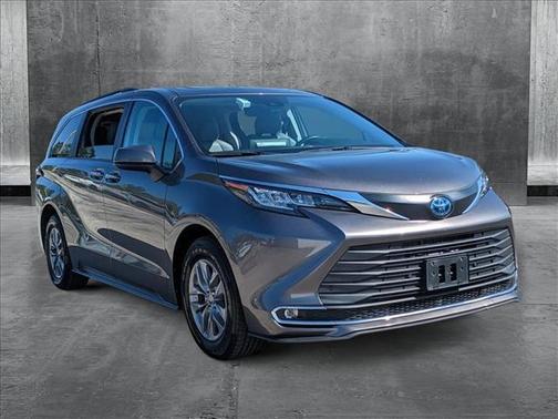 2023 Toyota Sienna XLE 8 Passenger
