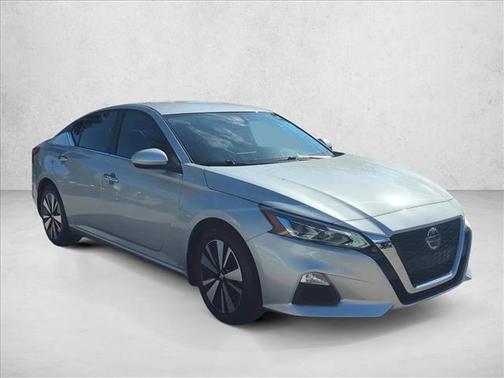 Brilliant Silver Metallic 2022 Nissan Altima 2.5 SV