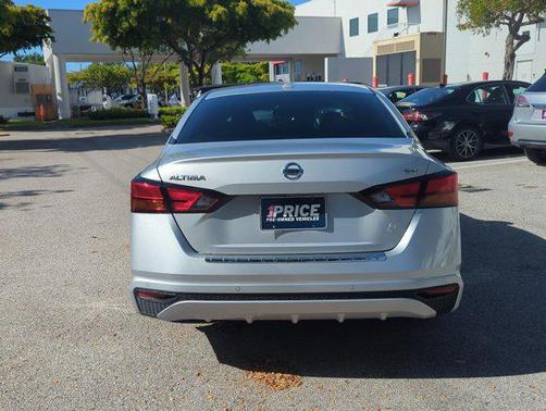 Brilliant Silver Metallic 2022 Nissan Altima 2.5 SV