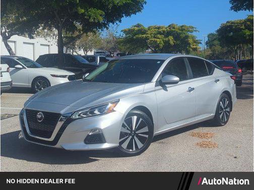 Brilliant Silver Metallic 2022 Nissan Altima 2.5 SV