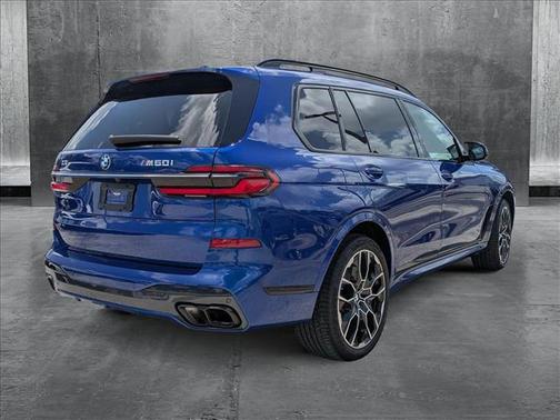 2023 BMW X7 M60i