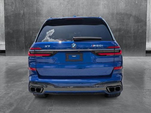 2023 BMW X7 M60i
