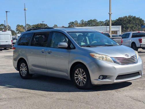 2014 Toyota Sienna XLE