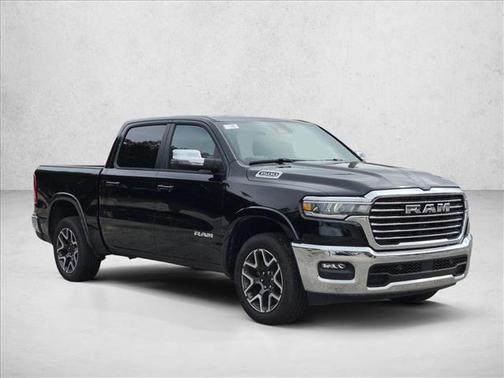 Diamond Black Crystal Pearlcoat 2026 RAM 1500 Laramie