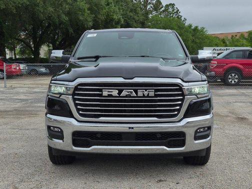 Diamond Black Crystal Pearlcoat 2026 RAM 1500 Laramie