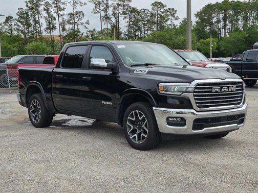 Diamond Black Crystal Pearlcoat 2026 RAM 1500 Laramie