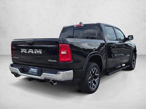 Diamond Black Crystal Pearlcoat 2026 RAM 1500 Laramie
