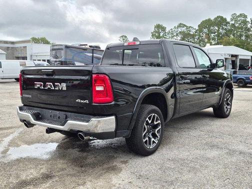 Diamond Black Crystal Pearlcoat 2026 RAM 1500 Laramie
