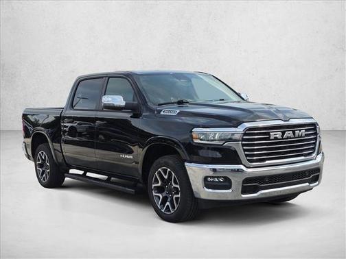 Diamond Black Crystal Pearlcoat 2026 RAM 1500 Laramie