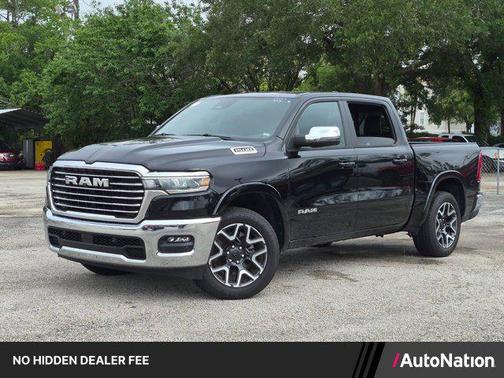 Diamond Black Crystal Pearlcoat 2026 RAM 1500 Laramie
