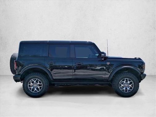 Shadow Black 2025 Ford Bronco Badlands