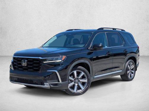 Crystal Black Pearl 2023 Honda Pilot Touring 8-Passenger