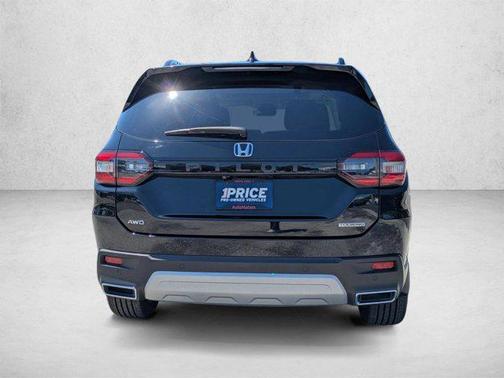 Crystal Black Pearl 2023 Honda Pilot Touring 8-Passenger