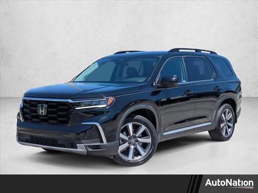 Crystal Black Pearl 2023 Honda Pilot Touring 8-Passenger