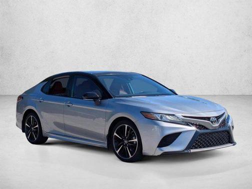Celestial Silver/Midnight Black Metallic 2019 Toyota Camry XSE