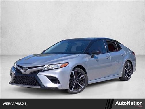 Celestial Silver/Midnight Black Metallic 2019 Toyota Camry XSE