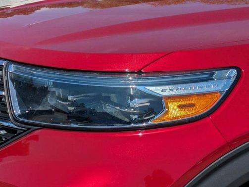 Rapid Red Metallic Tinted Clearcoat 2022 Ford Explorer XLT