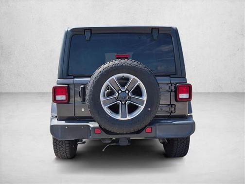 Granite Crystal Metallic Clearcoat 2018 Jeep Wrangler Unlimited Sahara