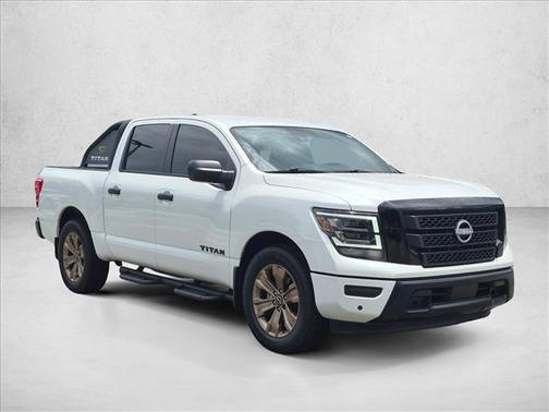 Pearl White Tricoat 2024 Nissan Titan SV