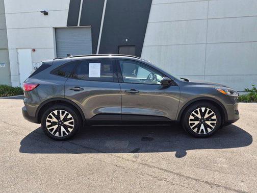 Magnetic Metallic 2020 Ford Escape SE