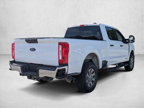 Oxford White 2024 Ford F-250 XLT