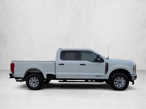 Oxford White 2024 Ford F-250 XLT