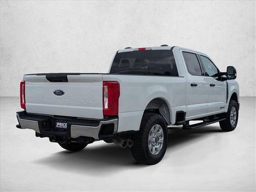 Oxford White 2024 Ford F-250 XLT