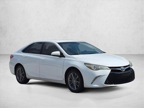 Super White 2016 Toyota Camry SE