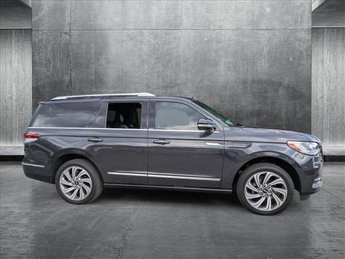 2023 Lincoln Navigator Standard