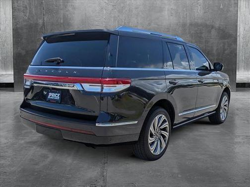 2023 Lincoln Navigator Standard