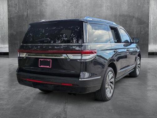 2023 Lincoln Navigator Standard