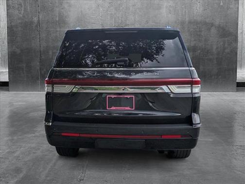 2023 Lincoln Navigator Standard