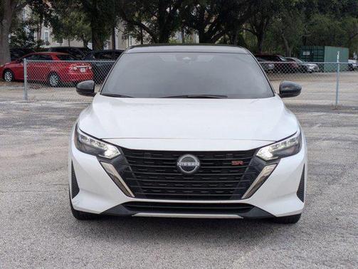 Aspen White Tricoat/Super Black 2024 Nissan Sentra SR