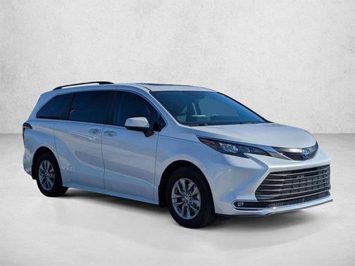 Wind Chill Pearl 2024 Toyota Sienna XLE