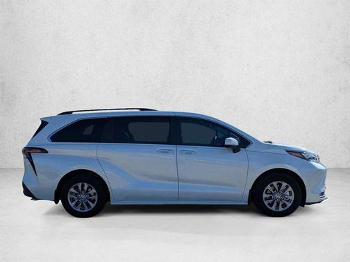Wind Chill Pearl 2024 Toyota Sienna XLE