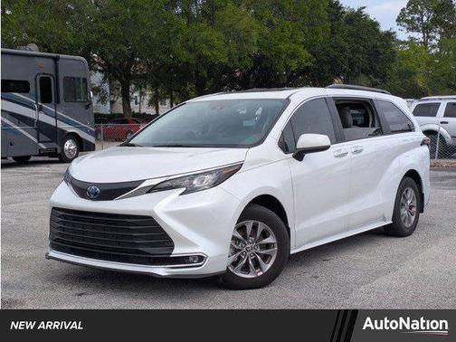 2024 Toyota Sienna XLE