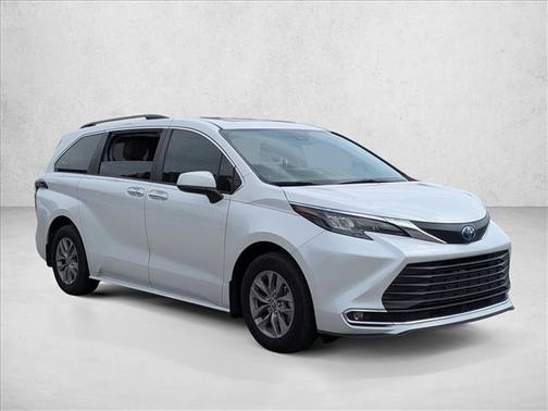 2024 Toyota Sienna XLE