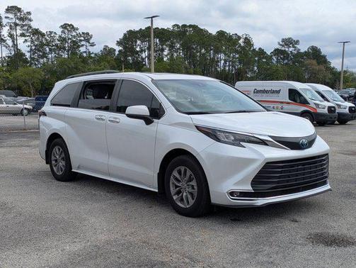 2024 Toyota Sienna XLE