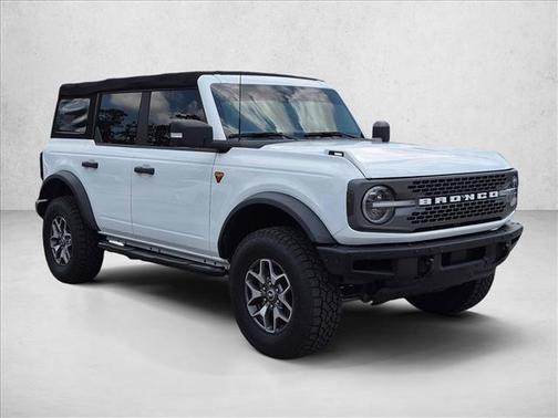 Oxford White 2023 Ford Bronco Badlands