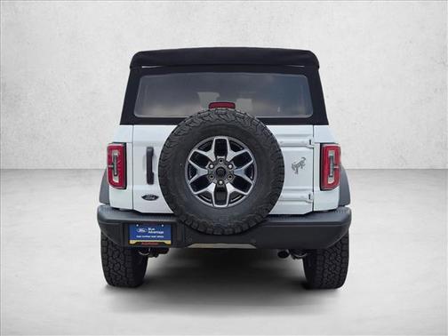 Oxford White 2023 Ford Bronco Badlands