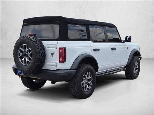 Oxford White 2023 Ford Bronco Badlands