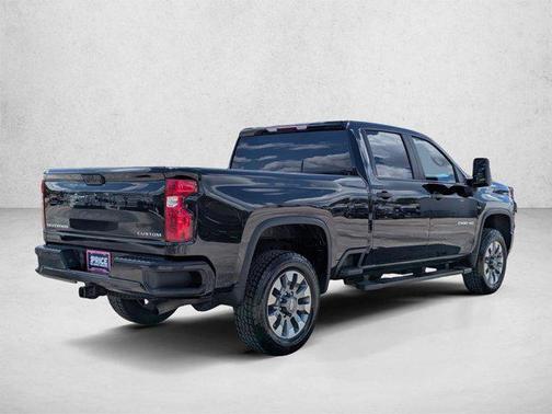 Mosaic Black Metallic 2022 Chevrolet Silverado 2500 Custom