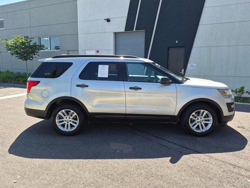 Ingot Silver Metallic 2017 Ford Explorer Base